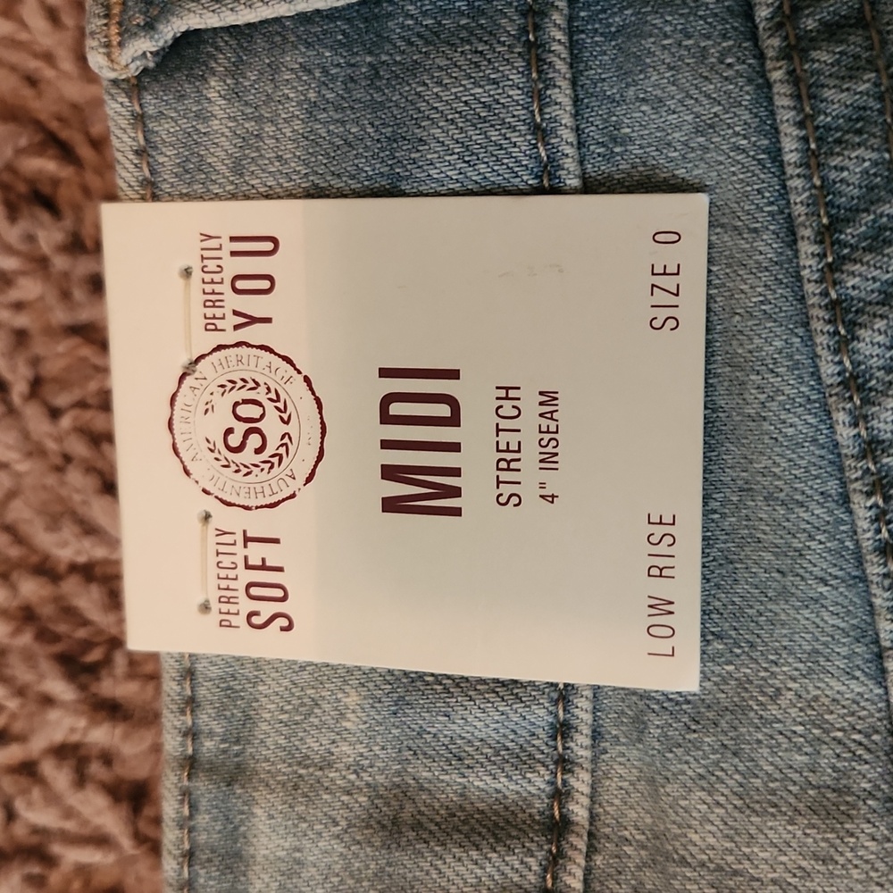 NWT- SO - Blue Midi Jean Shorts w/Distressed Cuff Details - Sz 0 - Picture 3 of 5